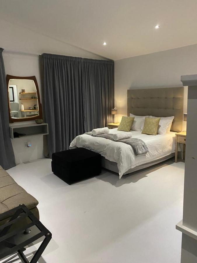 Miles House Apartment George Luaran gambar