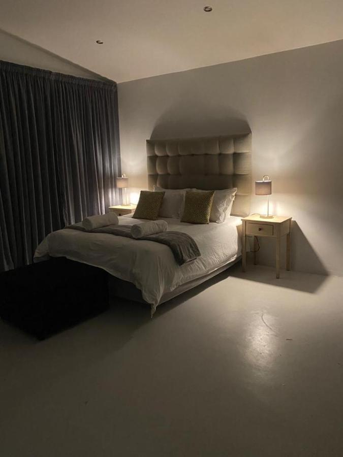 Miles House Apartment George Luaran gambar