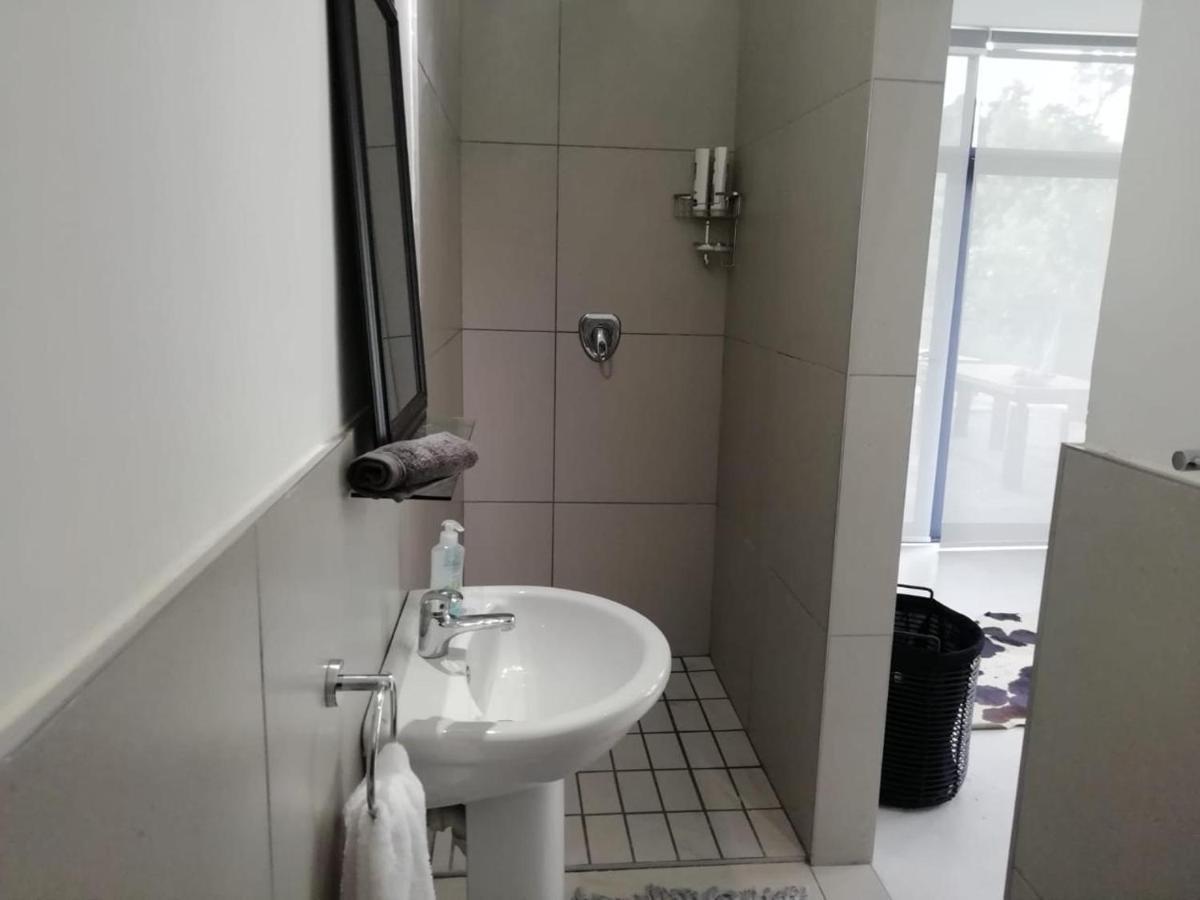 Miles House Apartment George Luaran gambar