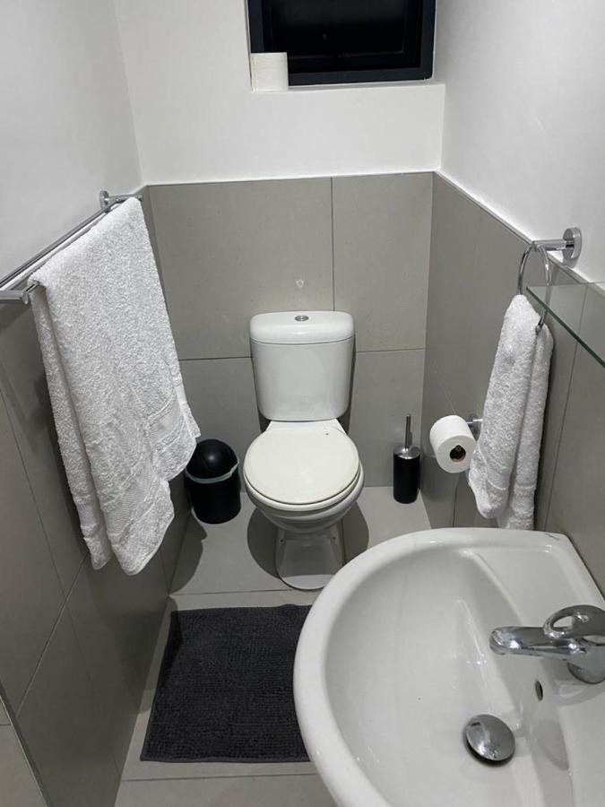 Miles House Apartment George Luaran gambar