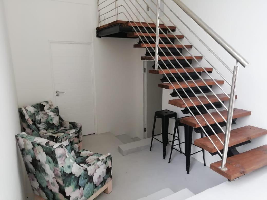 Miles House Apartment George Luaran gambar